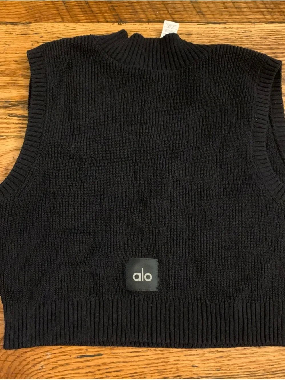 ALO Yoga Black Ribbed V‑Neck Knit Vest